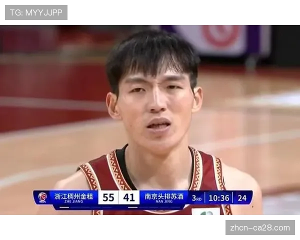 半决赛第三场突发:浙江队核心吴前在边线突破后疑似拉伤,暂时离场 半决赛第三场突发:浙江队核心吴前在边线突破后疑似拉伤,暂时离场